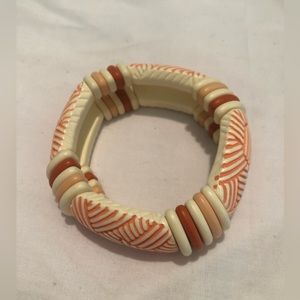 Avon Sirocco Carved Molded Expansion Stretch Bracelet. (#200A)